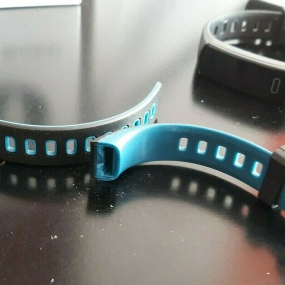 FITCOMM IP67 Fitness Tracker Watch with Sleep Monitor + Replacement Band - Boxed - Picture 4 of 10